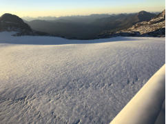 Flug in den Sonnenuntergang